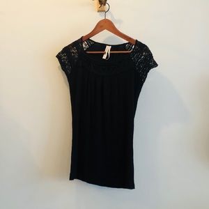 [Free] Kische - Lace Sleeve Top